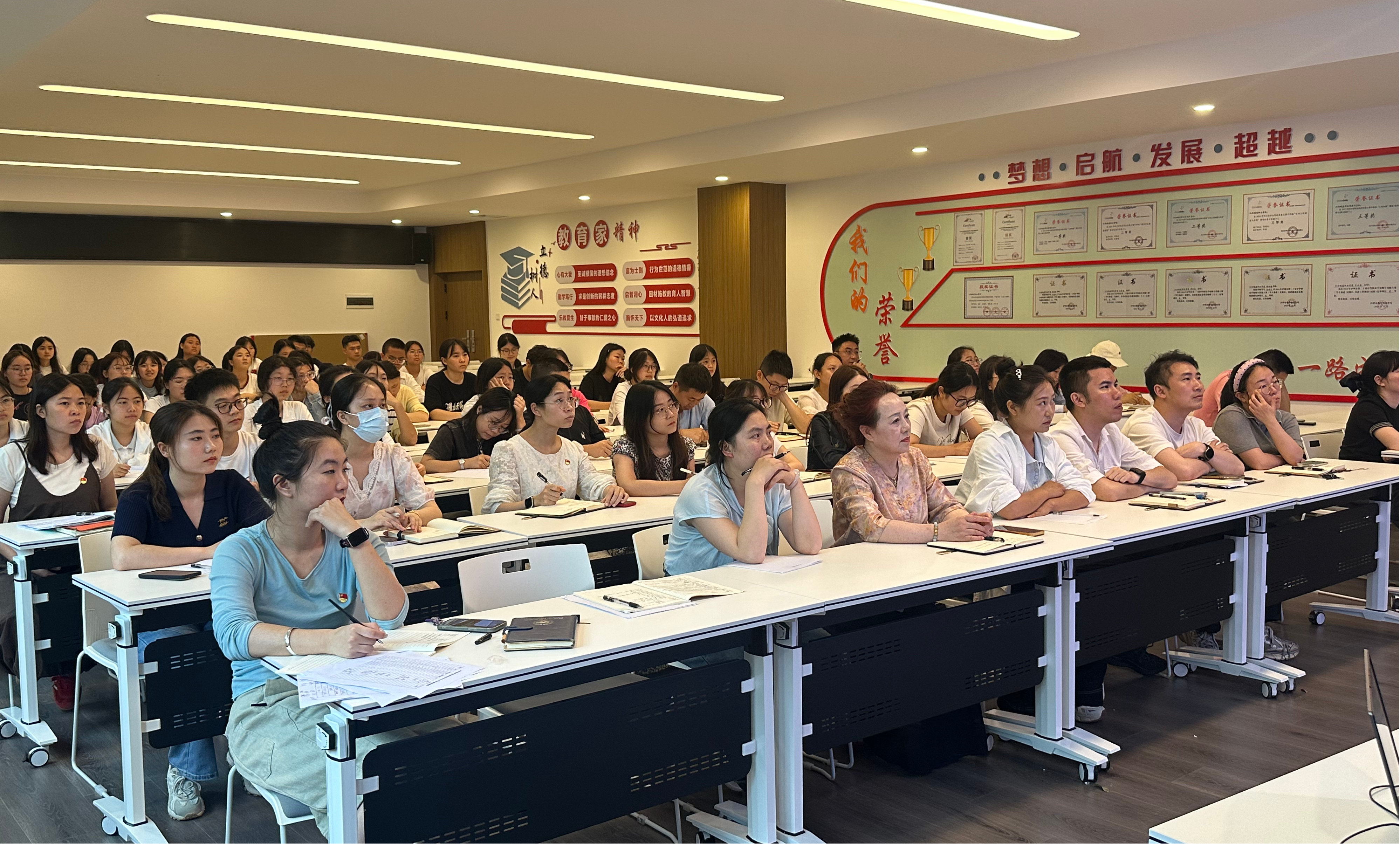 五年高职学院党总支开展“以正确政绩观推动五年高职学院高质量发展”主题党课