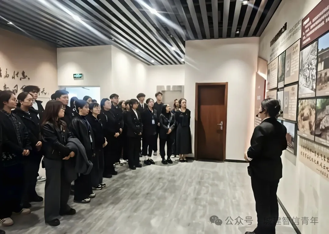 【“一站式”学生社区】信息与智能制造学院 “鲜花敬英雄,忠魂励青春”主题党日活动