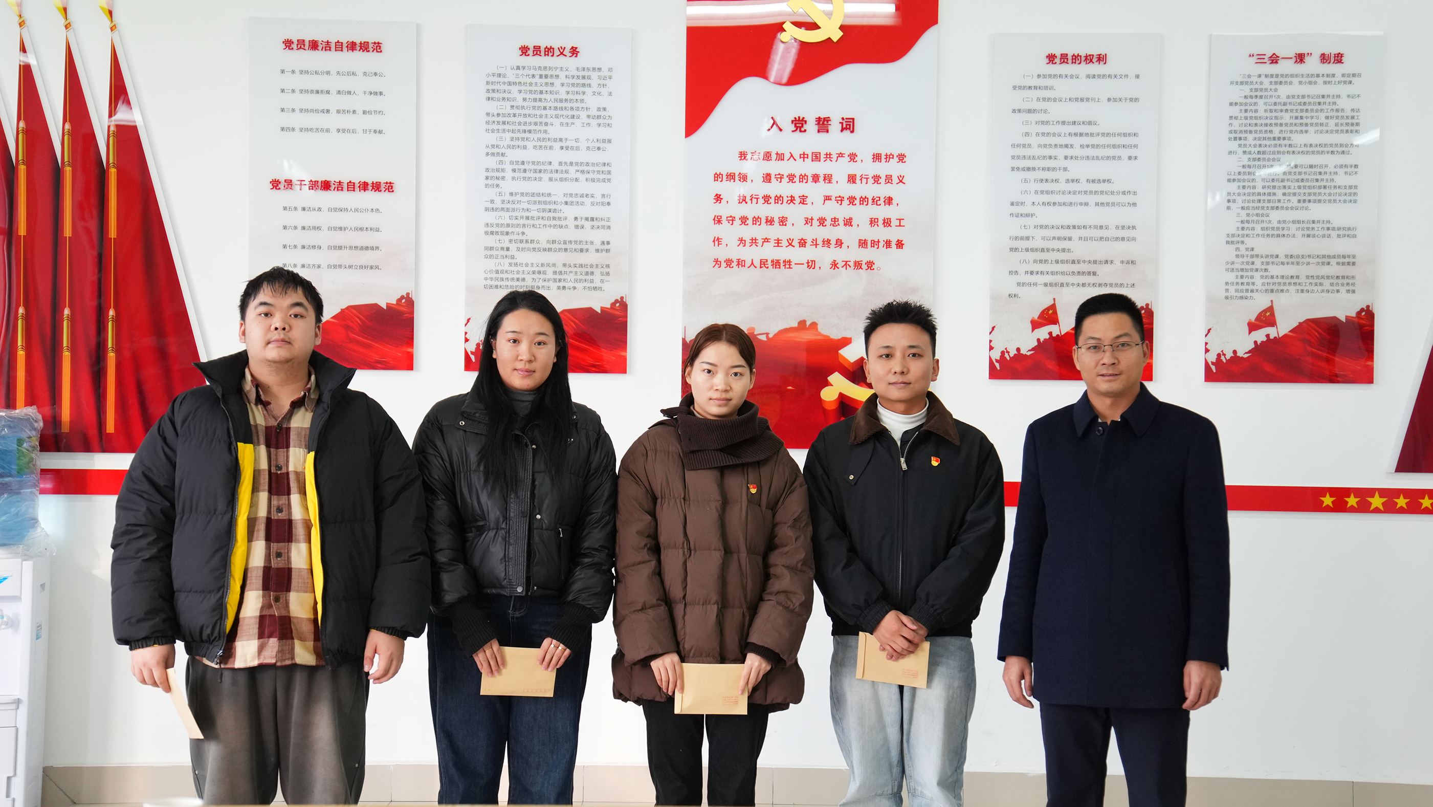 2026年元旦春节期间校党委代表走访慰问党员、老党员、老干部图片合集