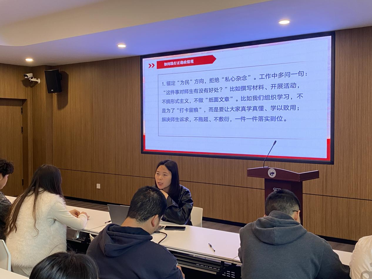 五年高职学院学生党支部召开“学习回信精神 汲取奋进力量”专题学习会