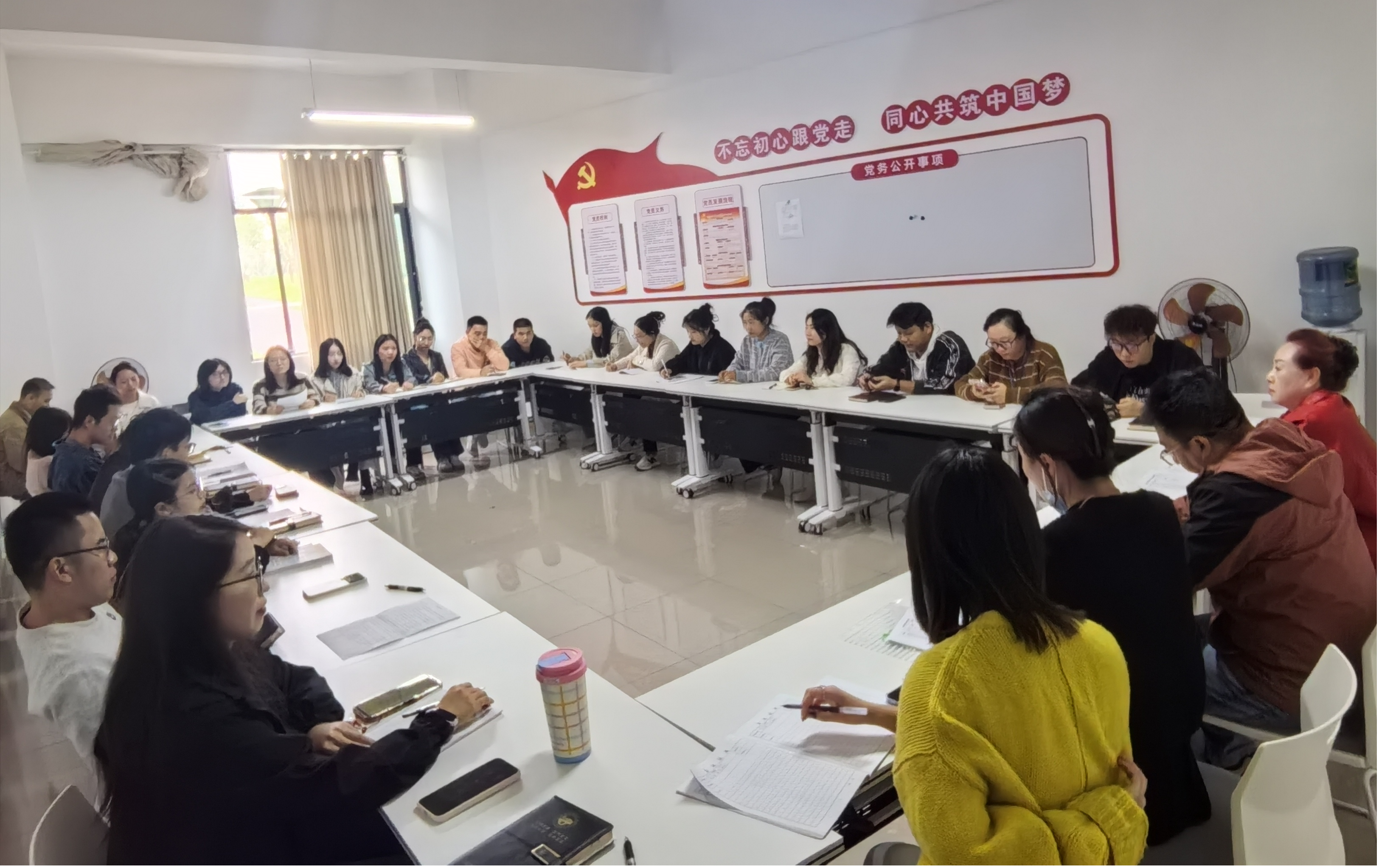 五年高职学院教师党支部开展”深学细悟强根基 笃行实干育新人“主题党日活动