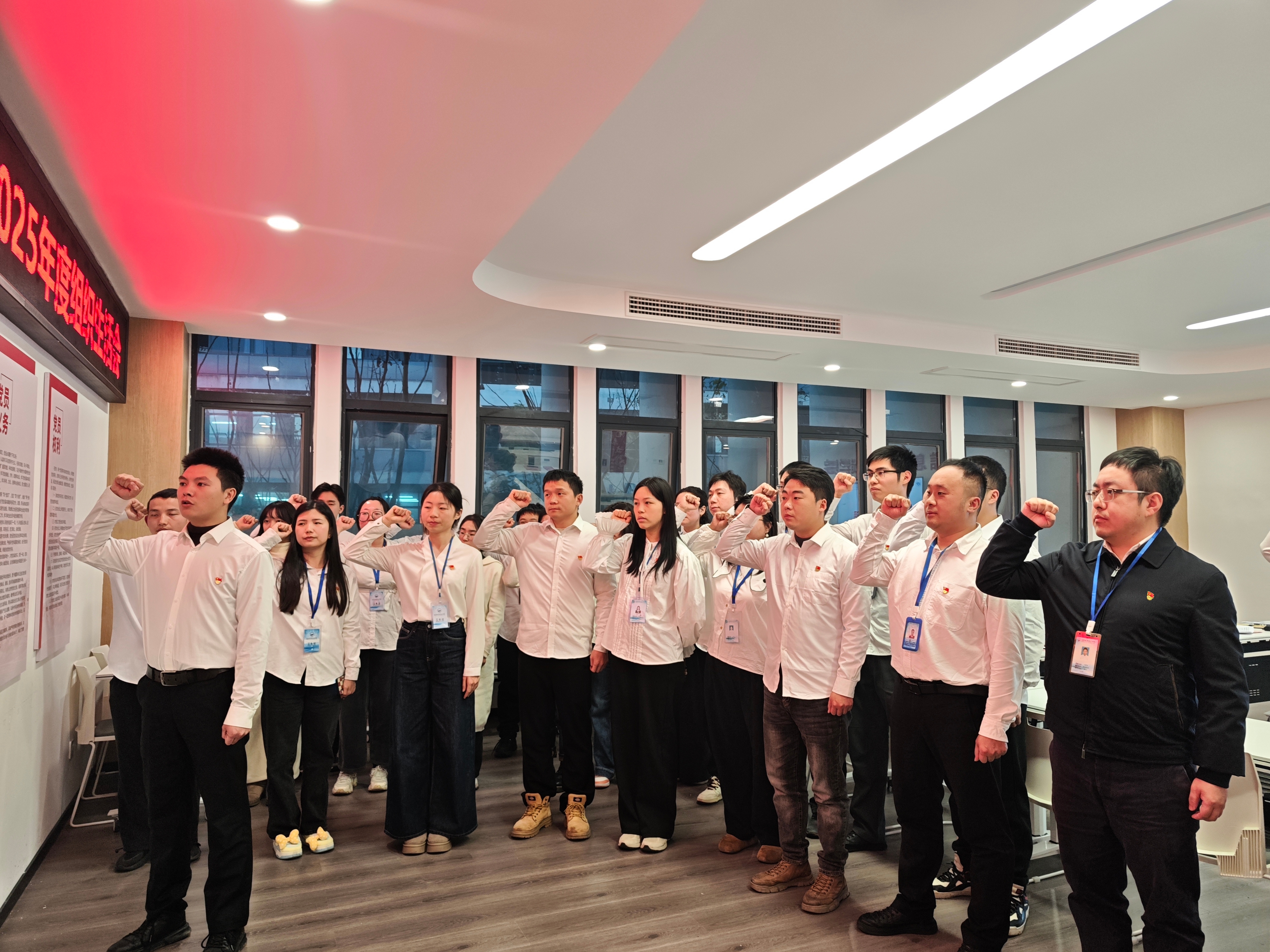 查摆问题补短板  凝心聚力促提升——信息与智能制造学院教师党支部召开2025年度组织生活会