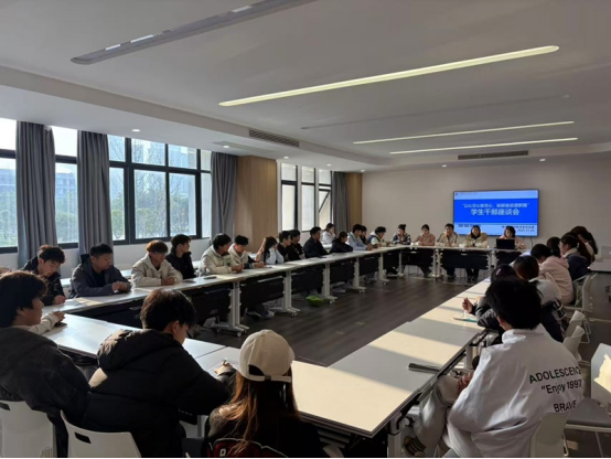 城市管理学院学生党支部开展“以心交心聚党心 砥砺奋进谱新篇”座谈会