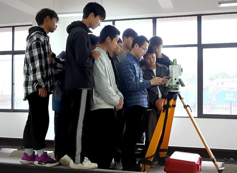 高铁与建筑学院课堂