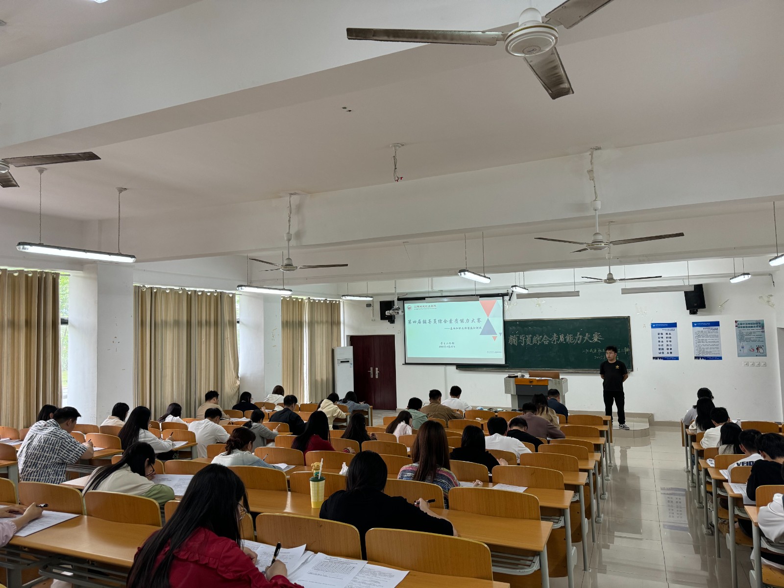 以赛促学提能力，以赛促建强队伍——我校第四届辅导员素质能力大赛笔试顺利举行