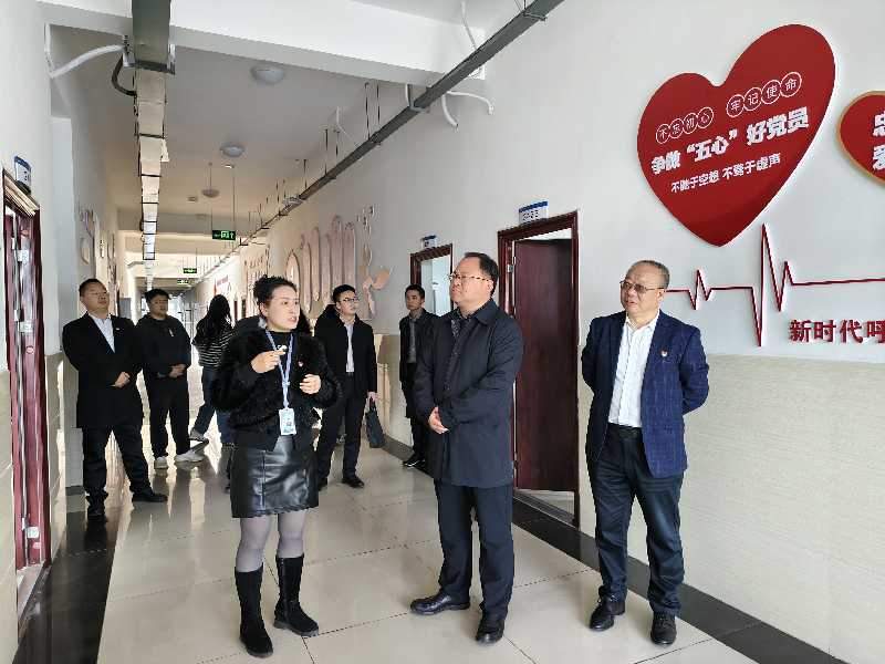 泸州市委宣传部副部长周仁树率队赴医药康养学院开展调研指导